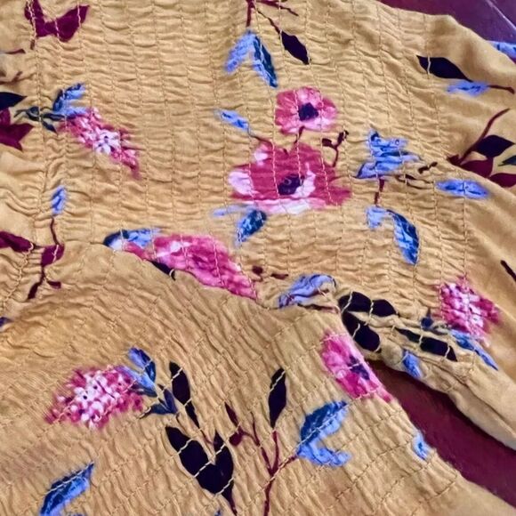 On or off shoulder mustard yellow floral top size small - Picture 9 of 9